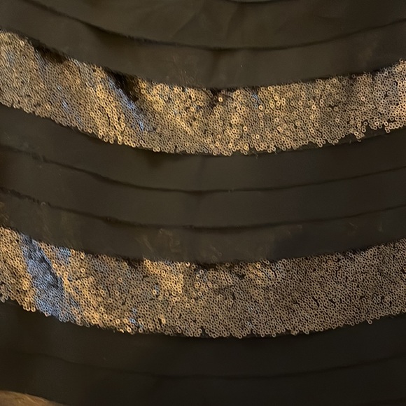 Black ruffle skirt from BCBG - Picture 3 of 3